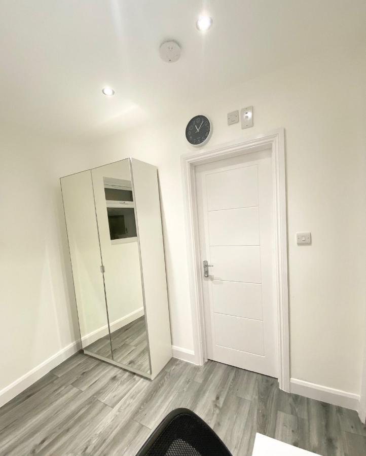 London Studio Chingford Luaran gambar
