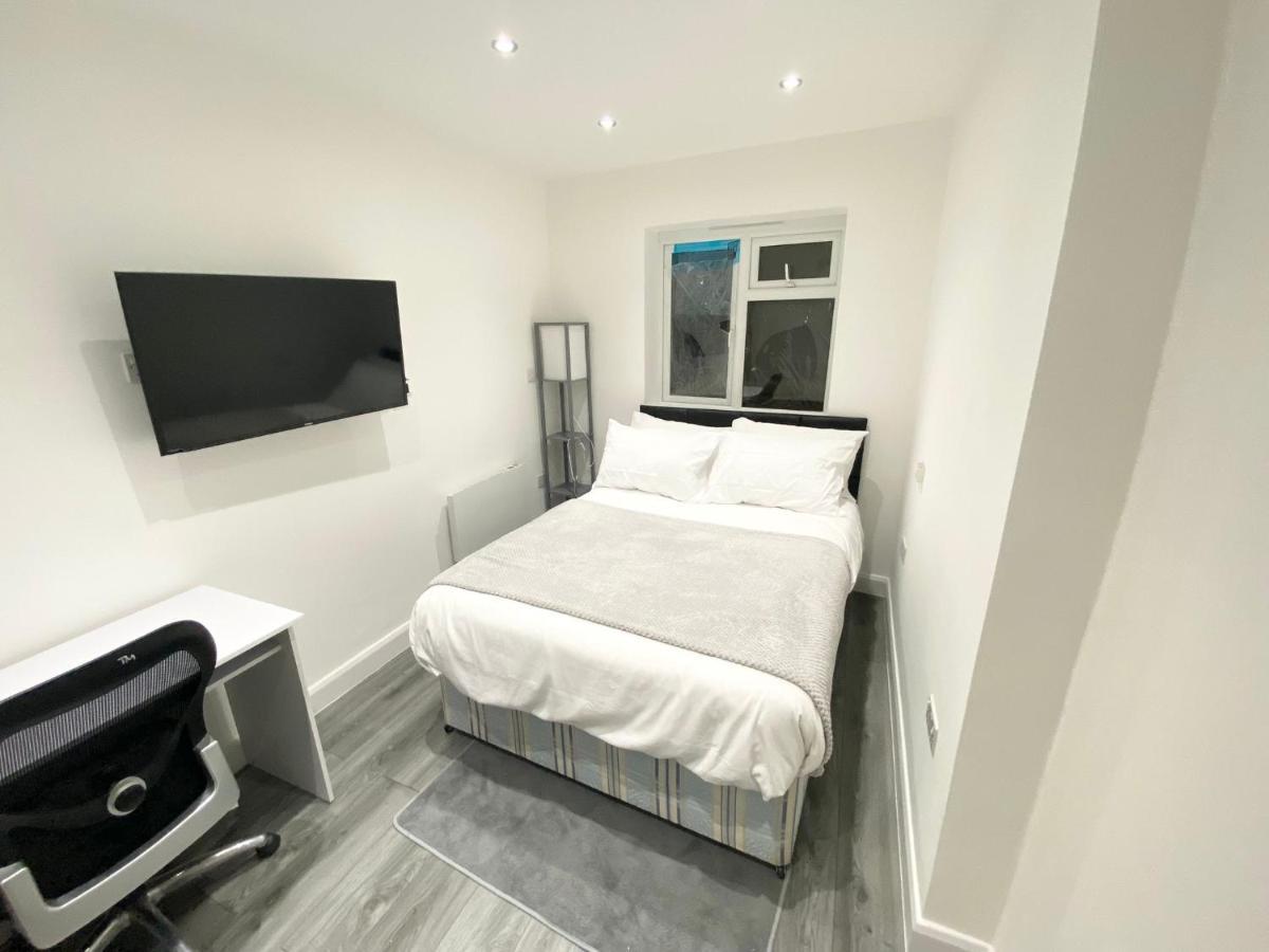 London Studio Chingford Luaran gambar