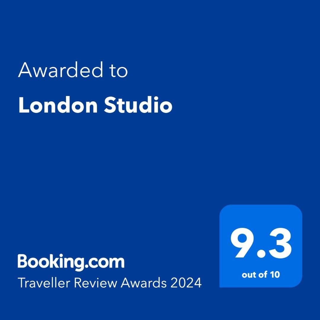 London Studio Chingford Luaran gambar
